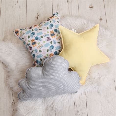 vaiku pagalveles su zvaigzdutemis ir gyvuneliais