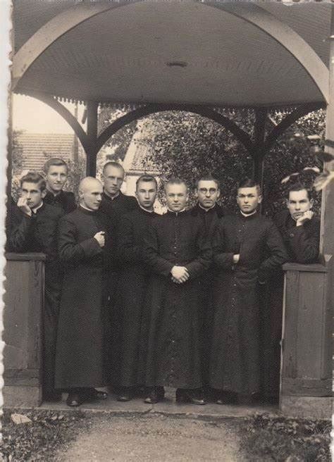 Monsinjoro Eduardo Simaškos portretas