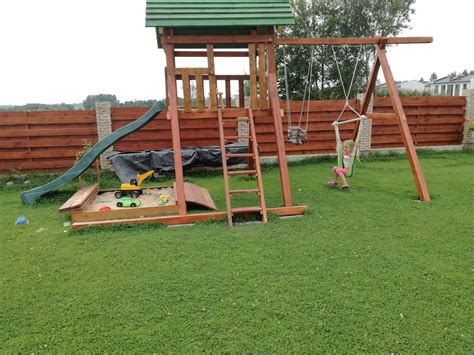 Vaikų darželis su žaidimų aikštele