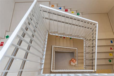 Darželio administracijos patalpos su informacine lenta