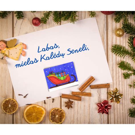 vaikai rašo laiškus Kalėdų Seneliui