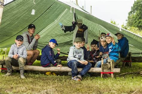 Vaikai gamtoje su skautų vadovais