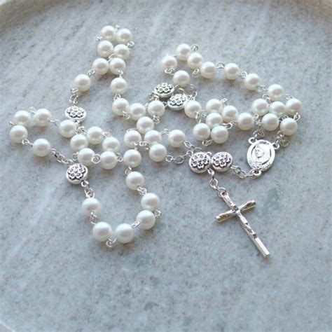 Krikšto rožančius ir maišelis dovanėlėms