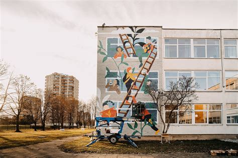 Vaiko piešinys ant sienos darželyje