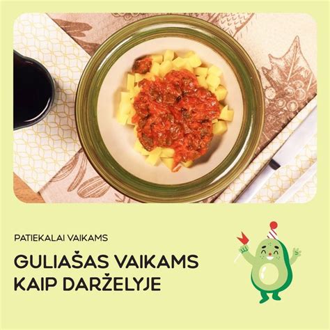 Auklėtoja dalina maistą vaikams darželyje