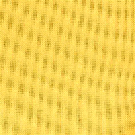 Geltonos garstyčių spalvos kūdikio išmatų nuotrauka