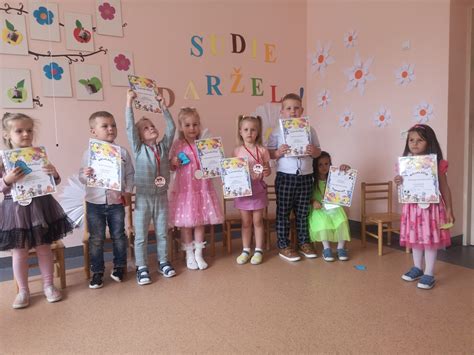 Vaiko atsisveikinimas su tėvais darželyje