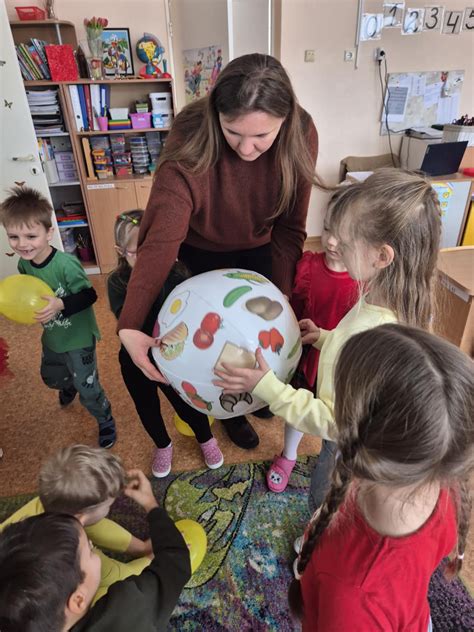 Vaikai darželyje mokosi apie sveiką mitybą