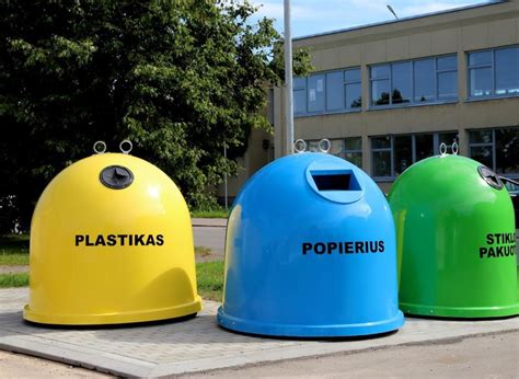 infografika: spalvoti konteineriai šiukšlėms