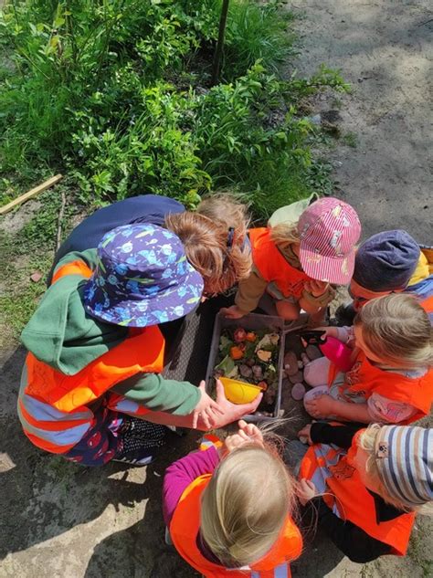 vaikas laimingas darželyje