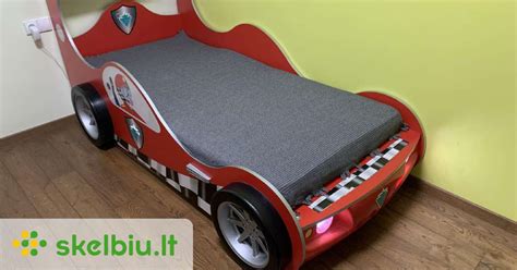 vaikiška lova automobilis su apsauginiu borteliu