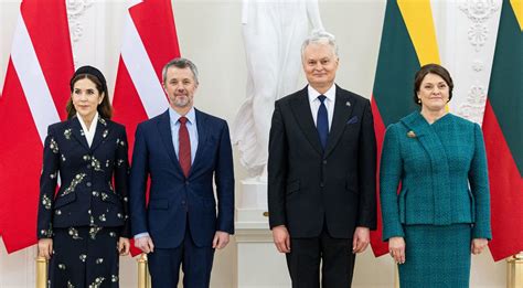 vaizdas su pilimi ir karaliumi su karaliene