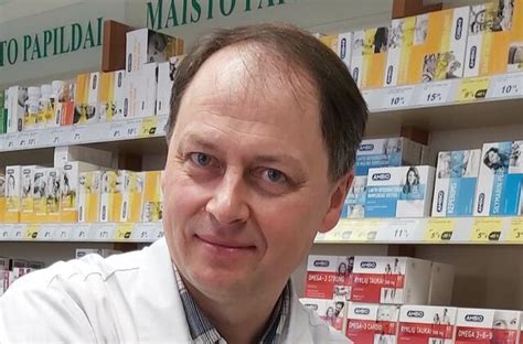 Vaistininkas konsultuoja tėvus