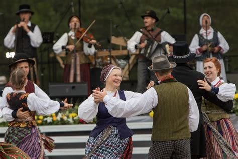 Lietuvių liaudies šokis