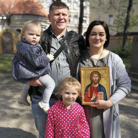 Sėkminga moteris su vyru ir vaikais
