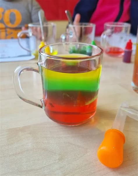 skysčių sluoksniavimas stiklinėje