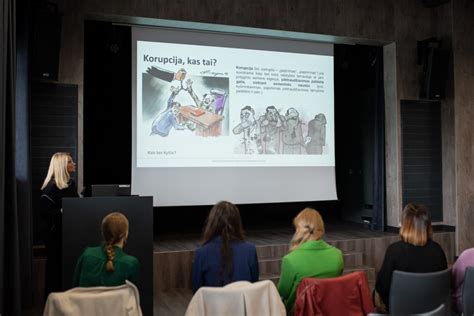 Vaikai diskutuoja mokinių tarybos posėdyje