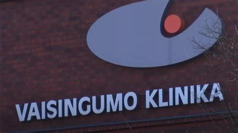 Vaisingumo klinikos personalas konsultuoja porą