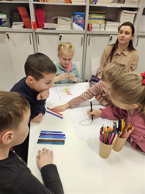 Vaikai, dalyvaujantys edukaciniame užsiėmime Vilniuje