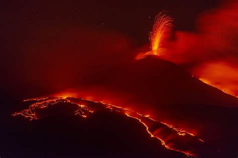 Ugnikalnio išsiveržimo eksperimentas
