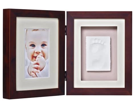 Trigubas medinis rėmelis su kūdikio atspaudais ir nuotrauka