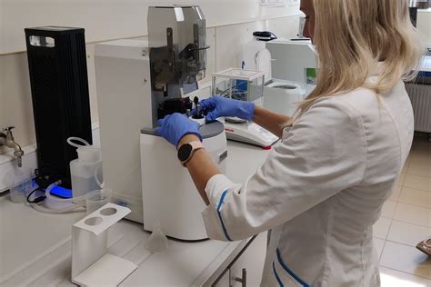 IVF laboratorija su modernia įranga