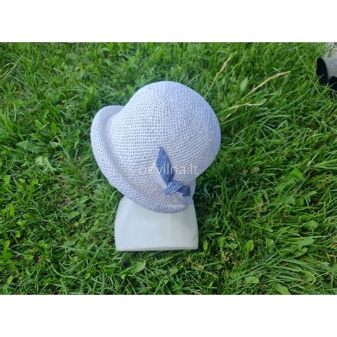 įvairių modelių vaikiškos vasarinės kepurės