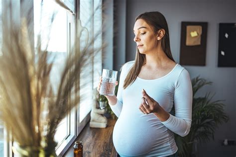 vizualizacija su rekomenduojamu kaloringumu nėštumo trimestrais ir žindymo metu