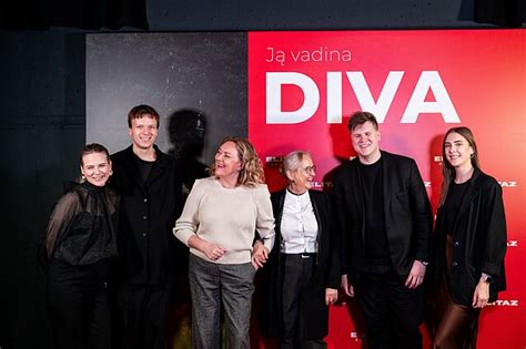 Scena iš filmo: Kameron ir jos draugai stovykloje