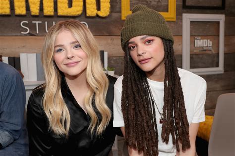 Aktorių Chloë Grace Moretz ir Sasha Lane nuotrauka