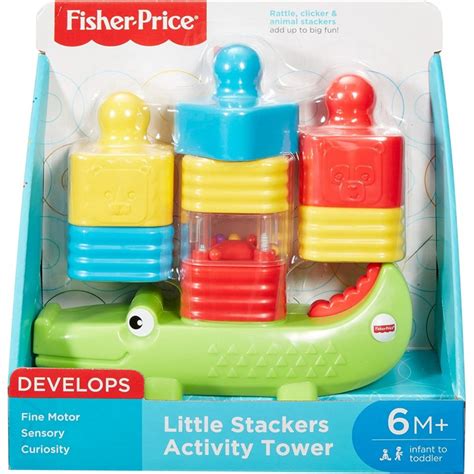 Vaiko rankos, žaidžiančios su spalvotomis Fisher Price kaladėlėmis