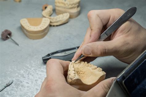 Pieninių dantų protezavimas vainikėliais