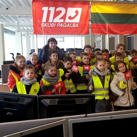 Vaikai mokosi apie skubios pagalbos numerį 112