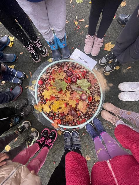 Rudenėlio šventės dalyviai darželio kieme