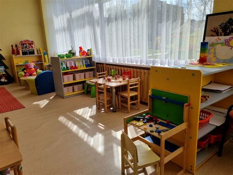 darželio aplinka su ekologiniais elementais