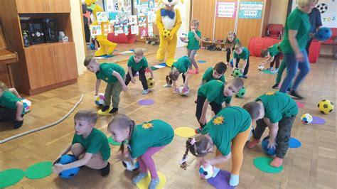 vaikų mankšta darželyje