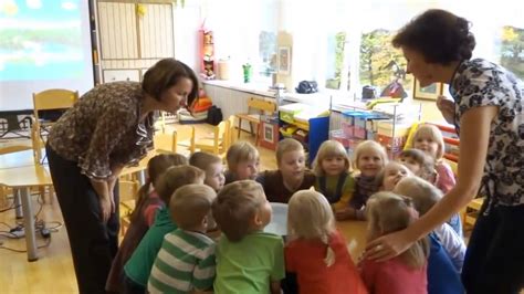 vaikas darželyje su mokytoja