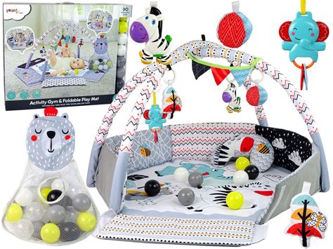 vaikiškas lavinamasis kilimėlis su įvairiais žaislais