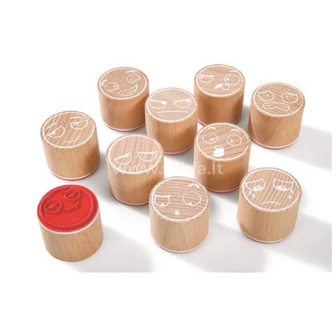 Obuolio antspaudai ant popieriaus