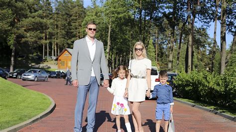 Nuotrauka su Vilma ir jos vaikais