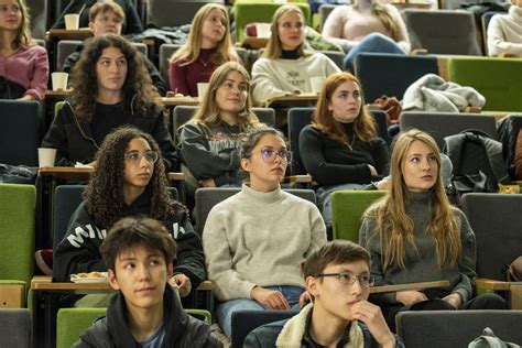 Danijos universitetų studentai, besimokantys grupėje