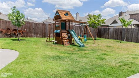 Erdvės vaikams žaisti uždarame kieme