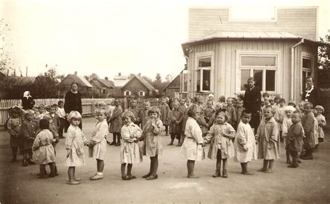 Senovinė vaikų darželio nuotrauka