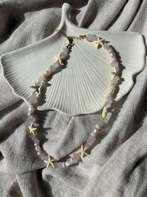 vaikai dekoruoja šaukštelius su jūros motyvais