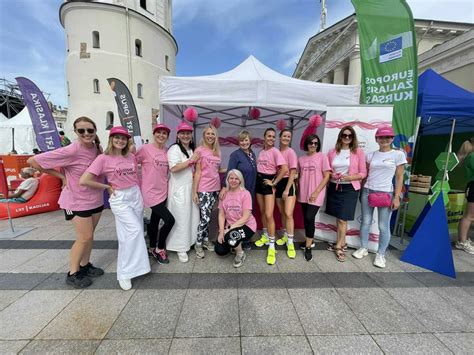 Schema, iliustruojanti teisingą kūdikio prigludimą prie krūties
