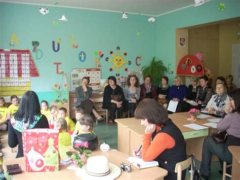Pedagogai, dalyvaujantys metodiniame pasitarime
