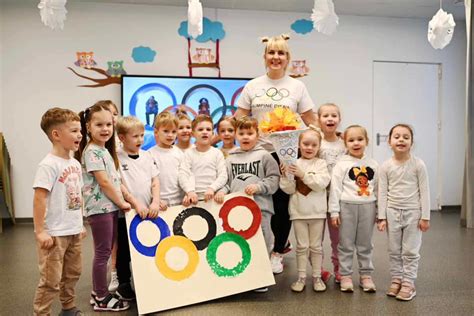 Vaikai dalyvauja žiemos olimpiadoje