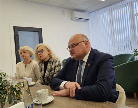 Vaizdas, simbolizuojantis registracijos procesą civilinės metrikacijos įstaigoje