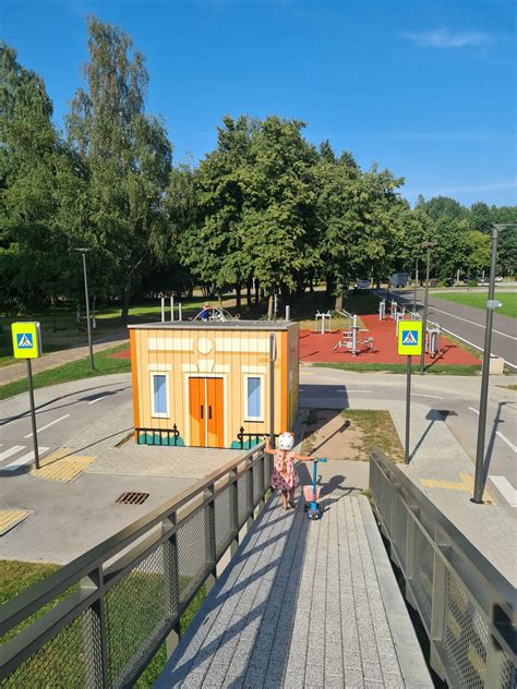 Saugaus eismo miestelis vaikams