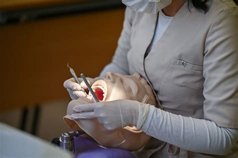 Gydytojo odontologo padėjėjo darbo aplinka